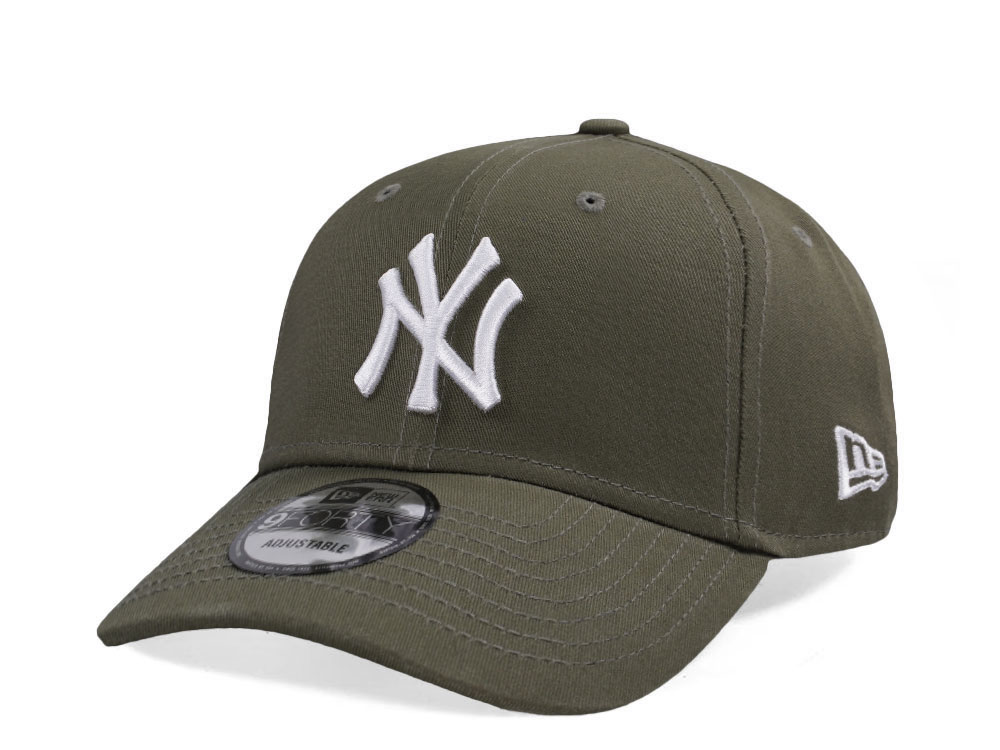 New Era New York Yankees League Essential Olive 9Forty Strapback Cap
