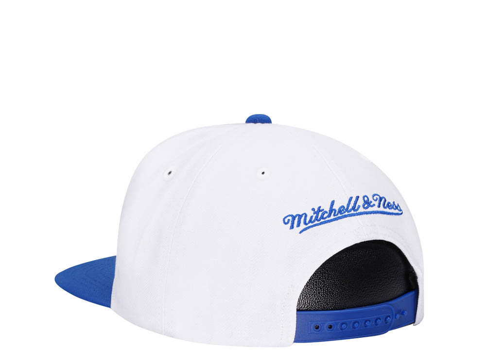 Mitchell & Ness Toronto Maple Leafs Vintage Sharktooth Snapback Hat