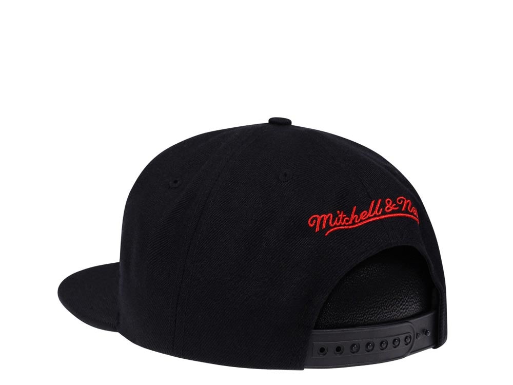 Mitchell & Ness Chicago Bulls Back to Back Champions Black Snapback Hat
