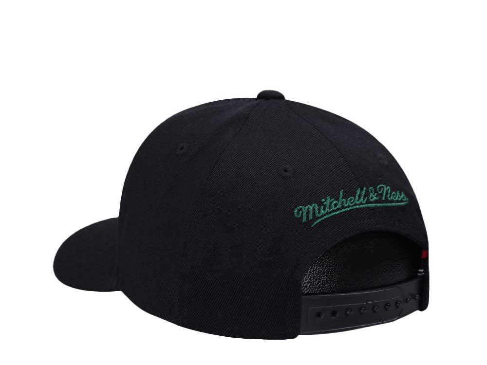 Mitchell & Ness Milwaukee Bucks Hardwood Classic Red Flex Update Snapback Hat