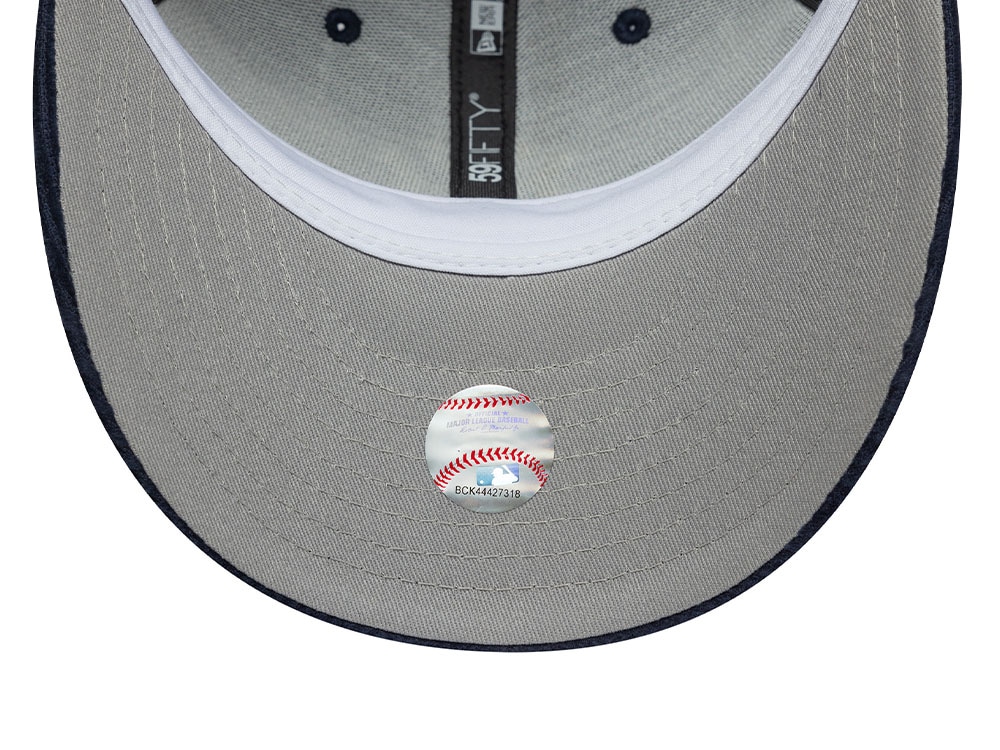 New Era New York Yankees Corduroy Navy Prime Dogear Edition 59Fifty Dogear Fitted Cap
