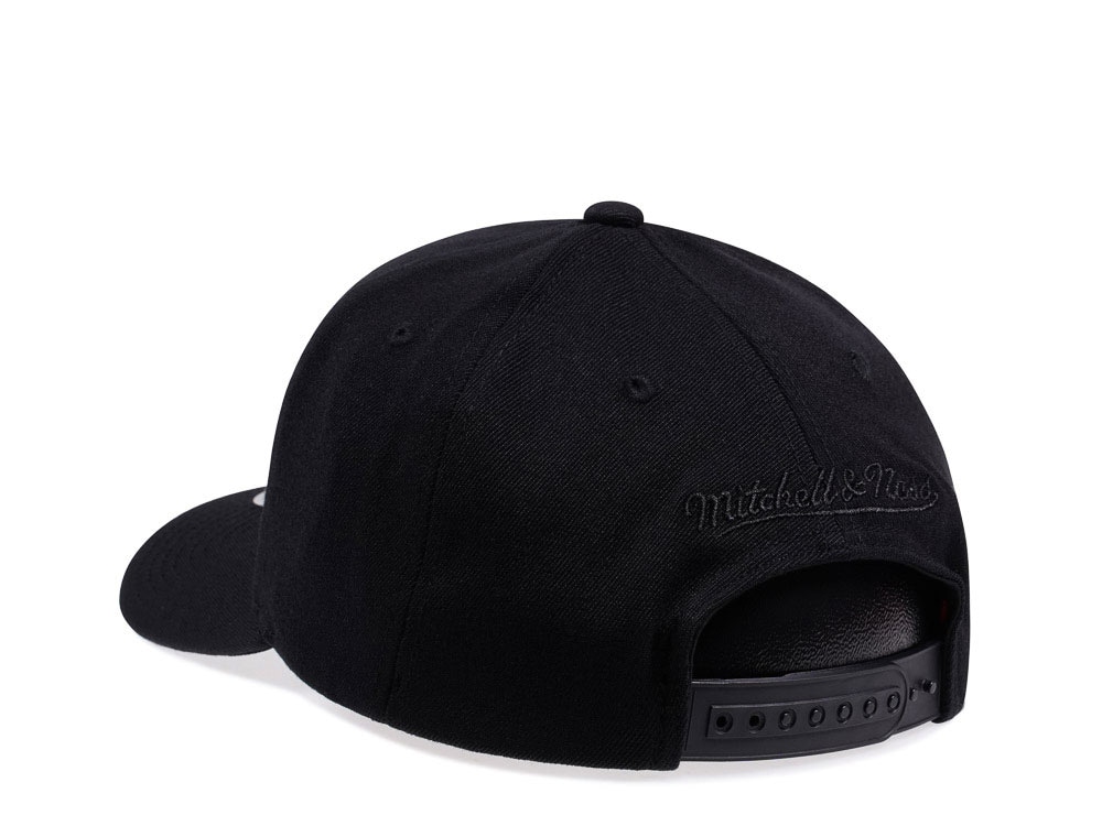 Mitchell & Ness Toronto Raptors Black Out Team Arch Red Line Flex Snapback Hat