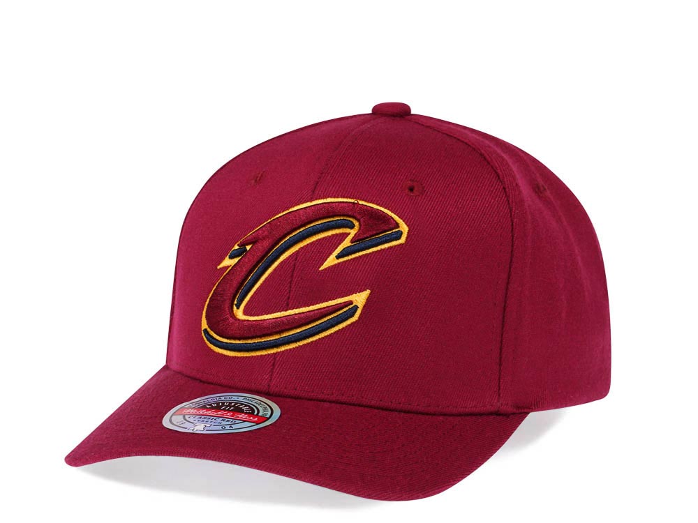 Mitchell & Ness Cleveland Cavaliers Team Ground Red Line Solid Flex Snapback Hat
