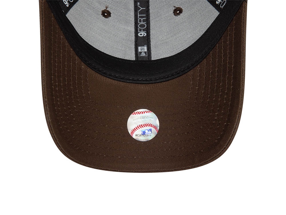 New Era New York Yankees League Essential Walnut Womens 9Forty Strapback Hat