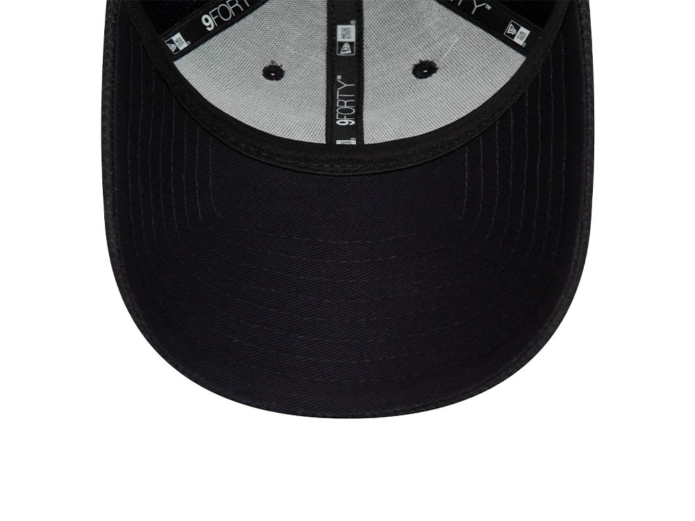 New Era New York Yankees Diamond Era Essential Black 9Forty Strapback Hat