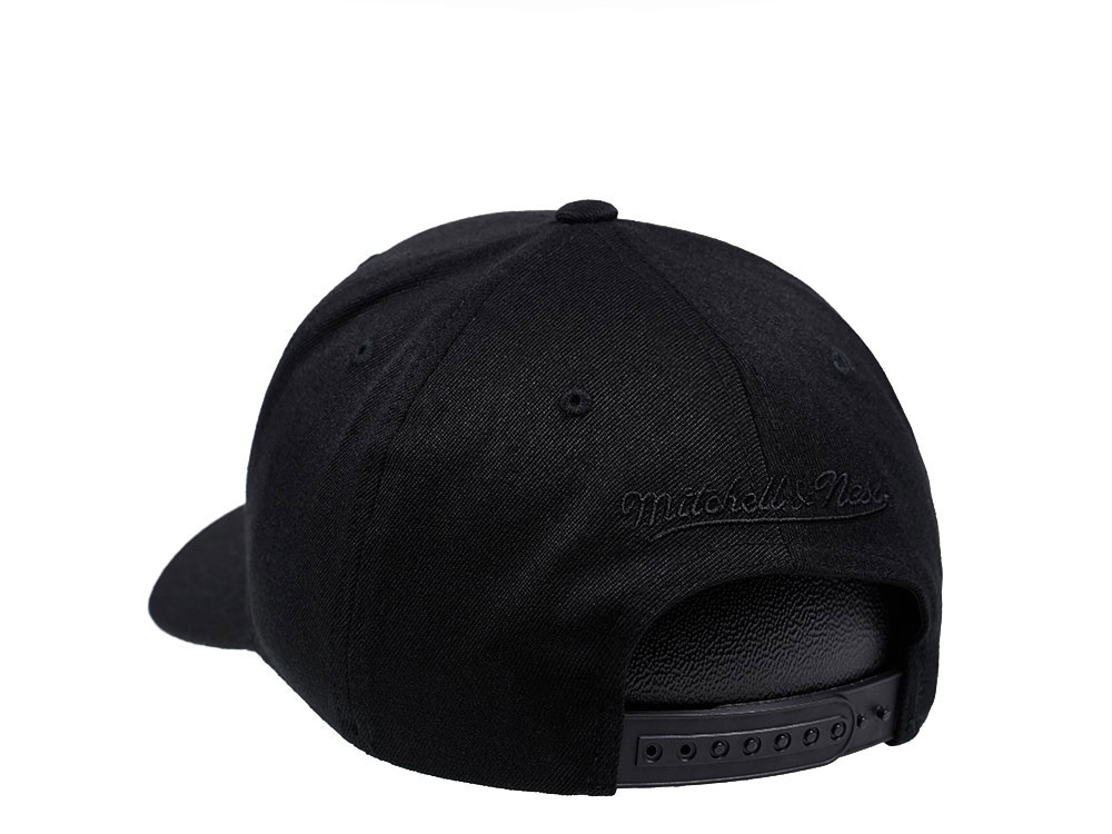 Mitchell & Ness Brooklyn Nets Liquid Chrome Red Line Flex Snapback Hat