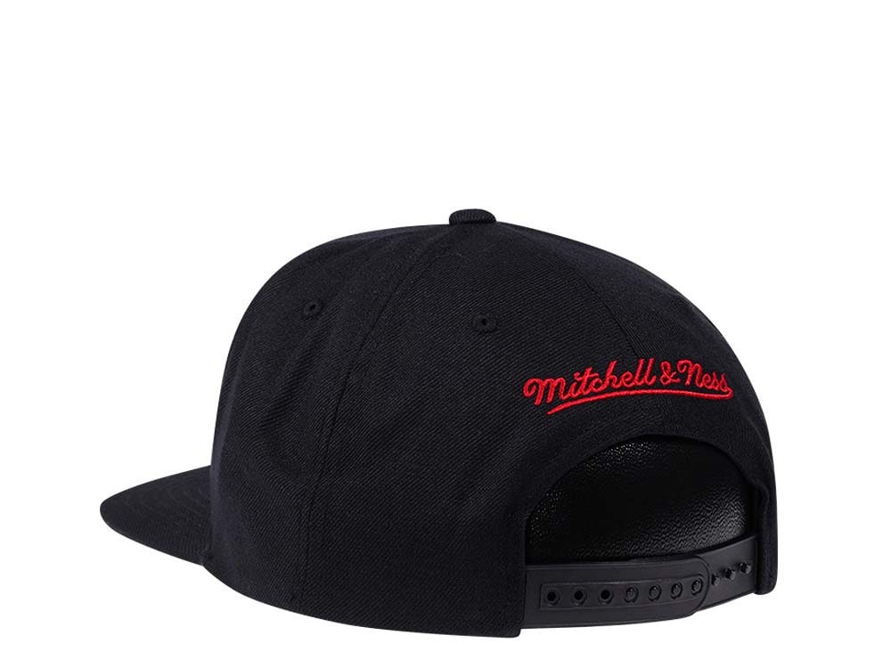 Mitchell & Ness Chicago Bulls Black Zig Zag Satin Undervisor Snapback Hat