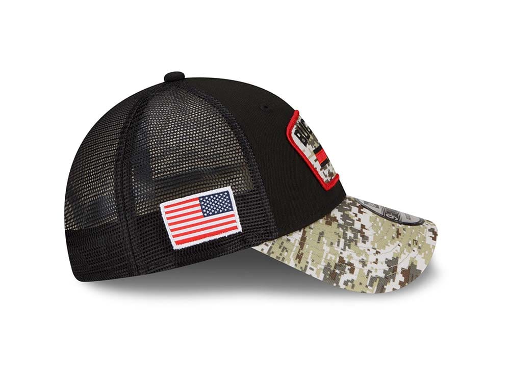 New Era Tampa Bay Buccaneers Salute to Service 21 9Forty Trucker Snapback Hat