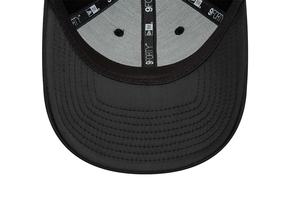 New Era New York Yankees Satin Black Womens 9Forty Strapback Hat