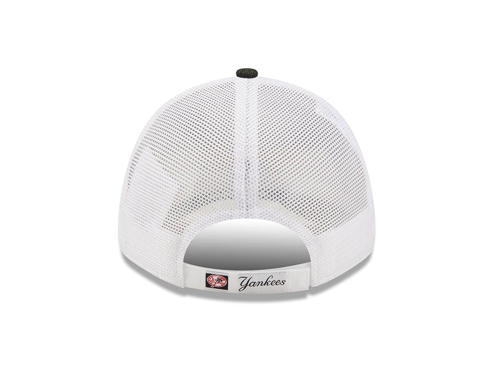 New Era New York Yankees Black Home Field Edition 9forty Trucker Strapback Hat
