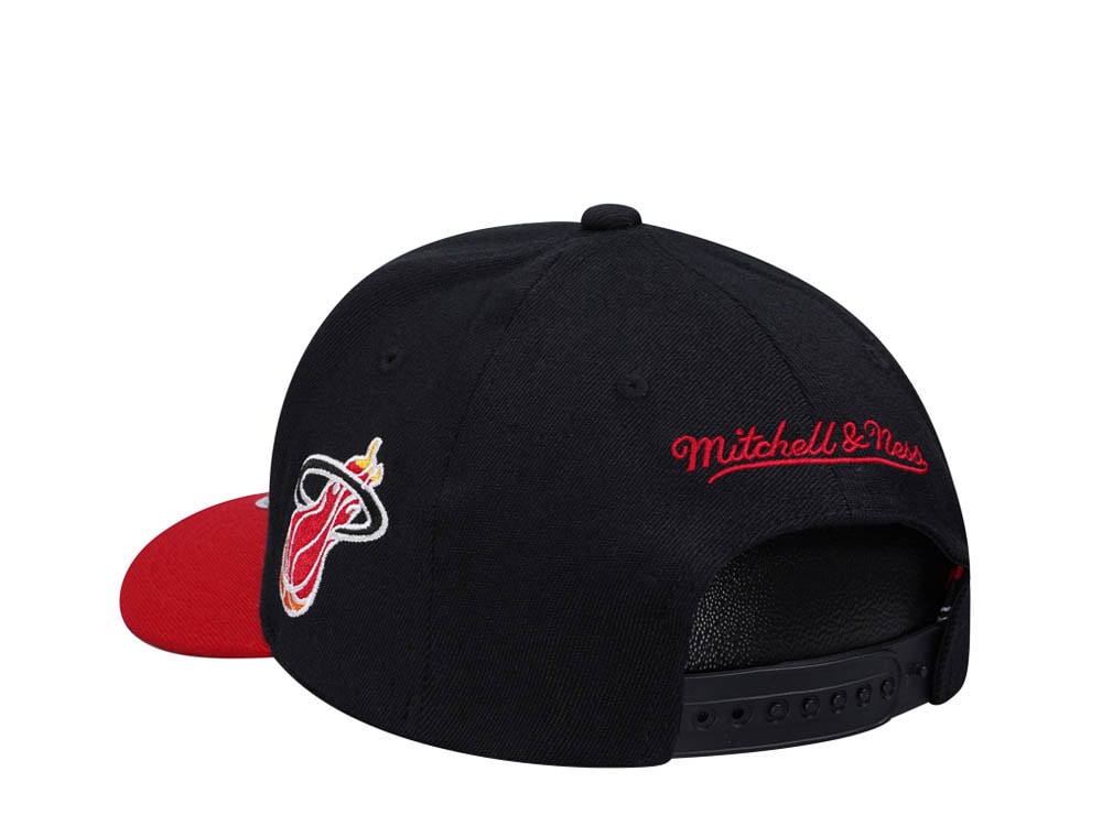 Mitchell & Ness Miami Heat Script 2.0 Black Two Tone Red Line Flex Snapback Hat