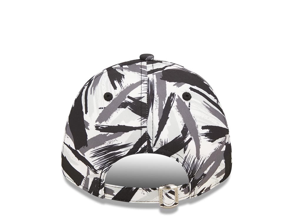 New Era New York Yankees Painted Black 9Forty Strapback Hat