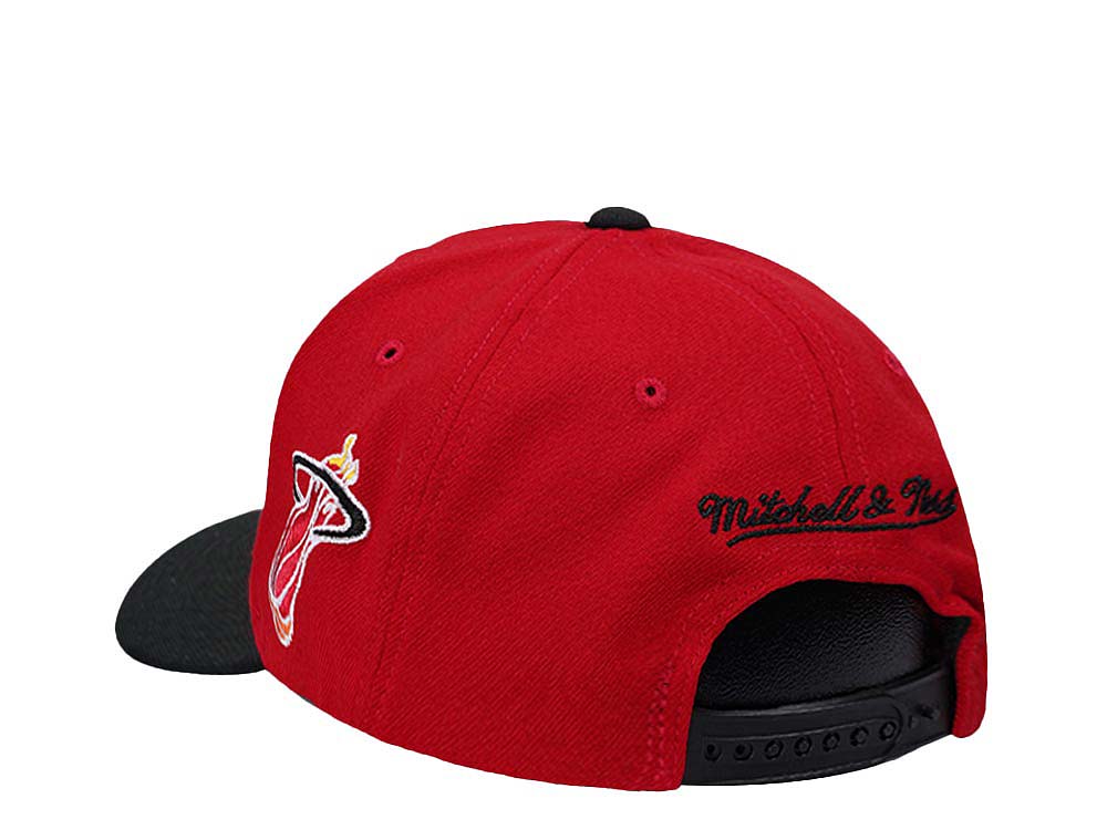 Mitchell & Ness Miami Heat Shredder Stretch Hardwood Classic Red Flex Snapback Hat
