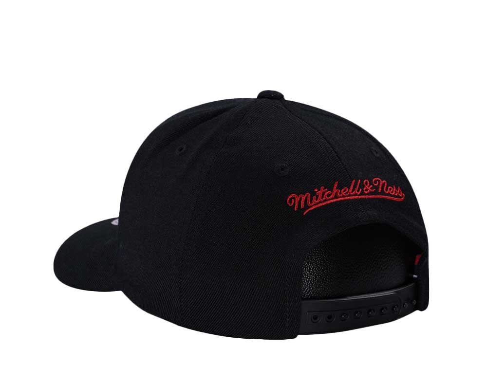 Mitchell & Ness Chicago Bulls Retrodome Classic Red Stretch Snapback Hat