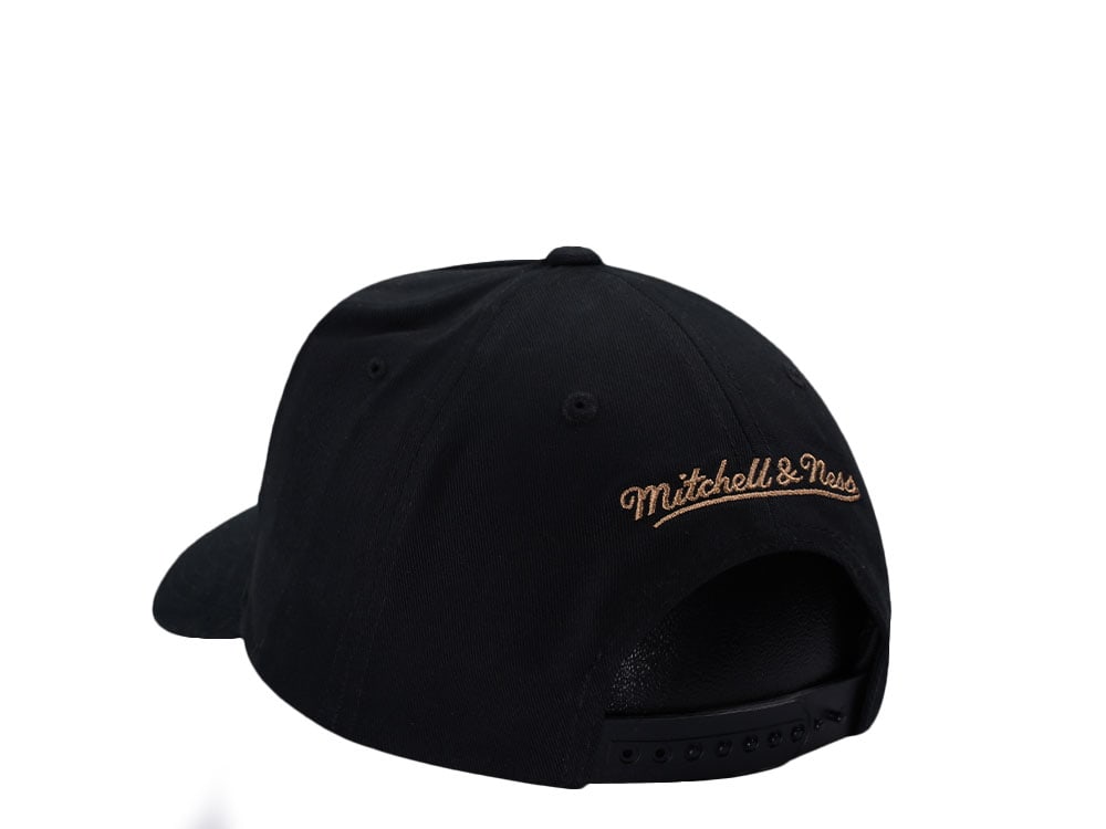 Mitchell & Ness Philadelphia 76ers Black Pro Pinch Fit Snapback Hat