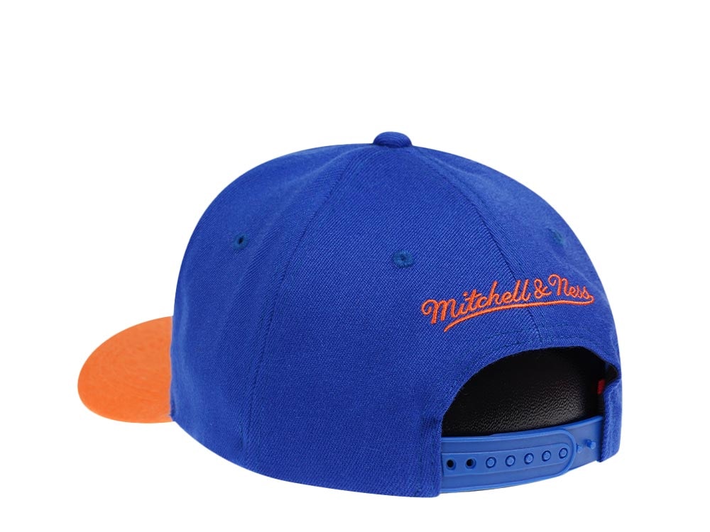 Mitchell & Ness New York Knicks Team Two Tone Red Line Solid Flex Snapback Hat